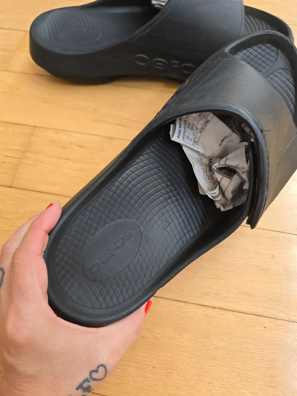 OOFOS | OOahh black monochrome sporty adjustable recovery slides | MENS 10